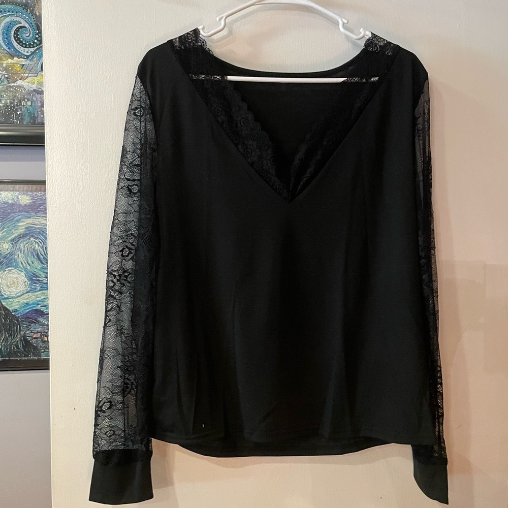 Long sleeve t shirt with lace sleeves